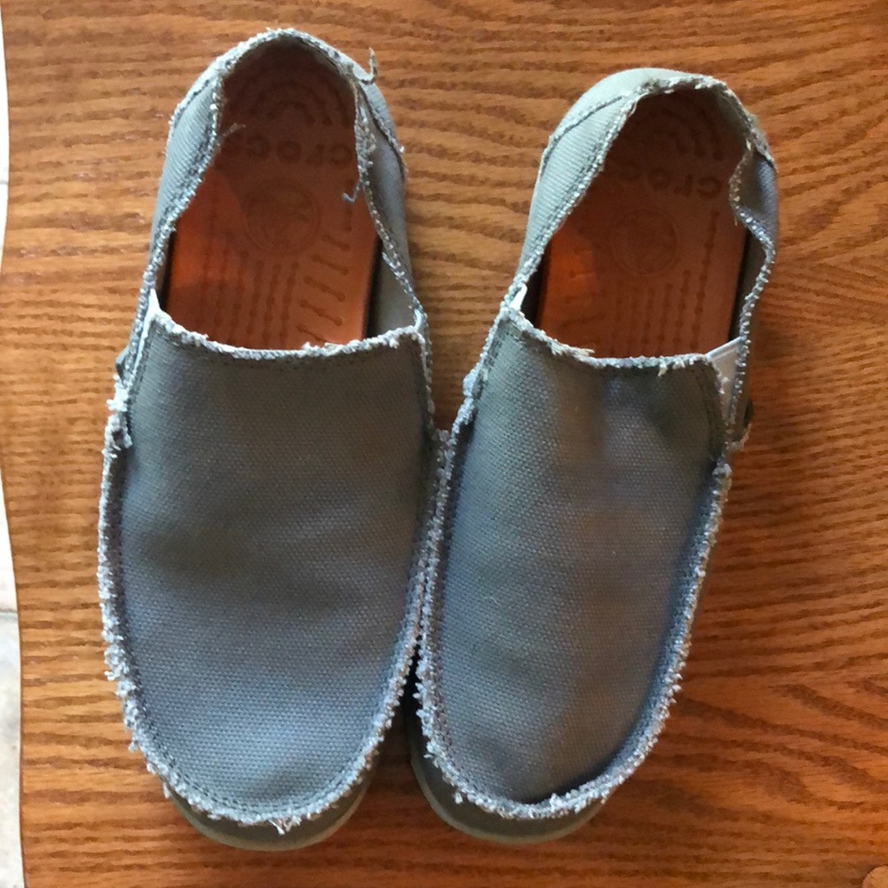 Men 7/ women 9 crocs wore once exc cond